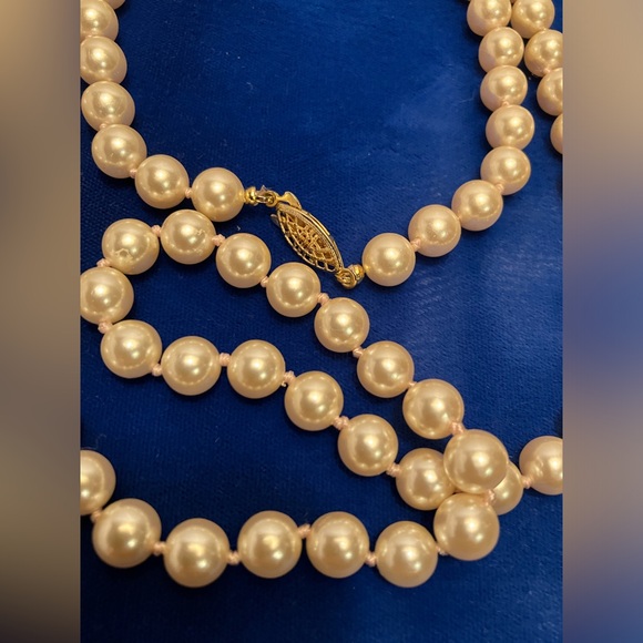 Genuine new strand of cultured pearls and gold closure - Picture 2 of 4